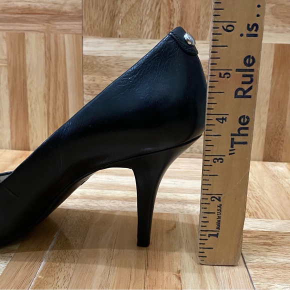 MICHAEL Michael Kors AO13E Black Leather Pointy Toe Classic Pumps Size 8.5M - Picture 8 of 16